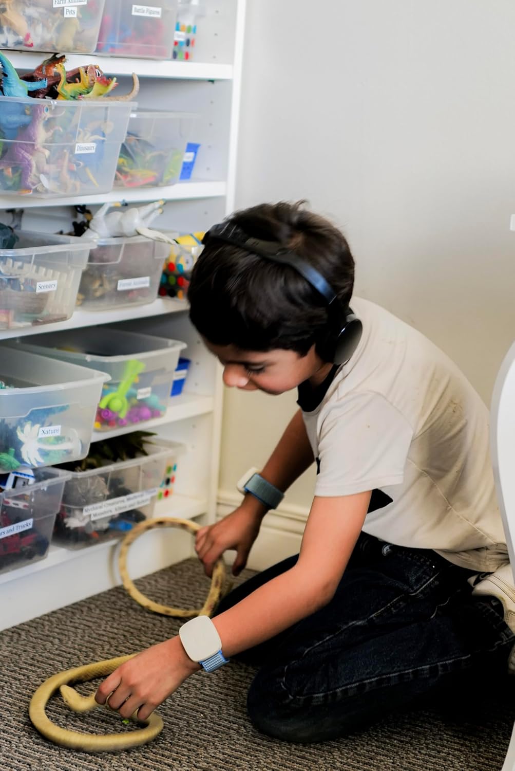 Bilateral Stimulation Tool, Dual Vibration Units with Adjustable Straps, EMDR Therapy Device for Children and Adults